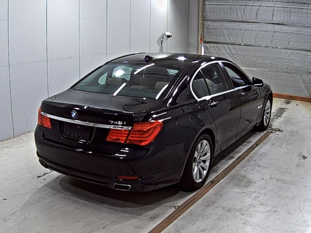 BMW 7-SERIES