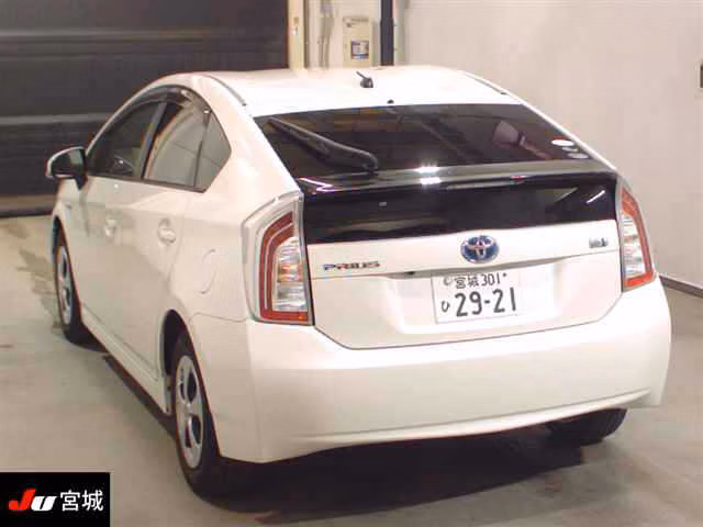TOYOTA PRIUS