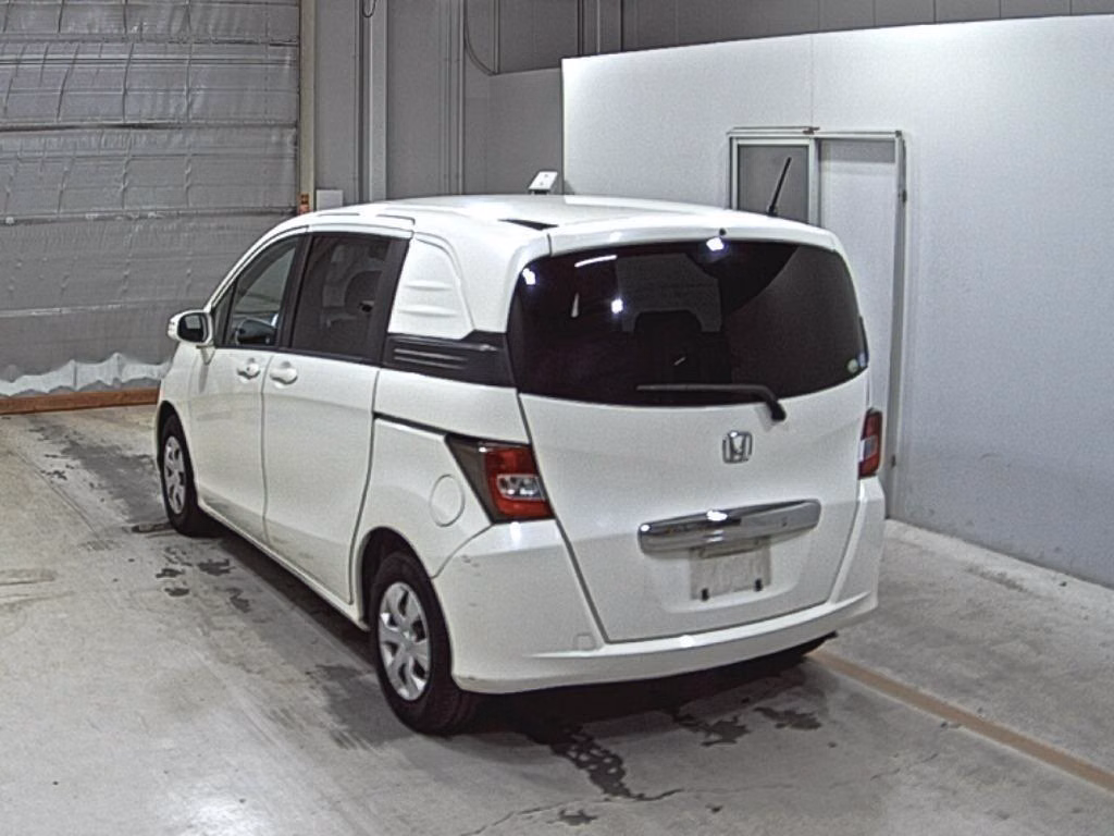 HONDA FREED SPIKE