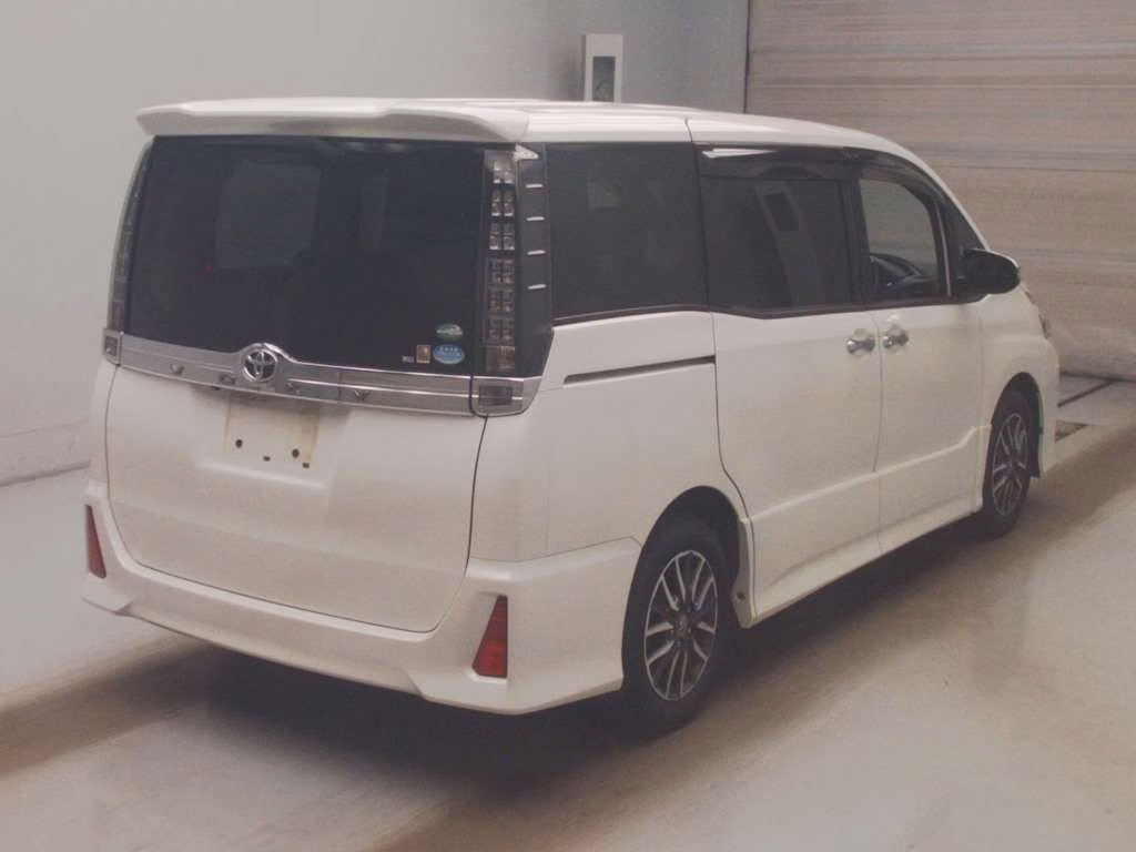 TOYOTA VOXY