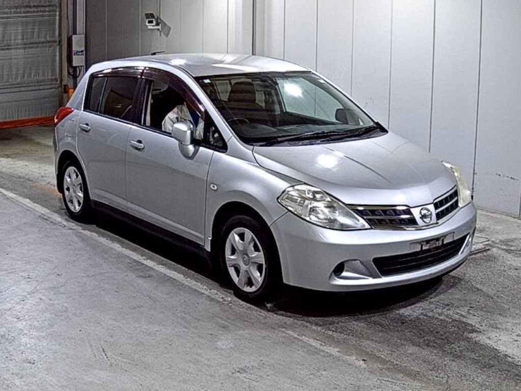 NISSAN TIIDA