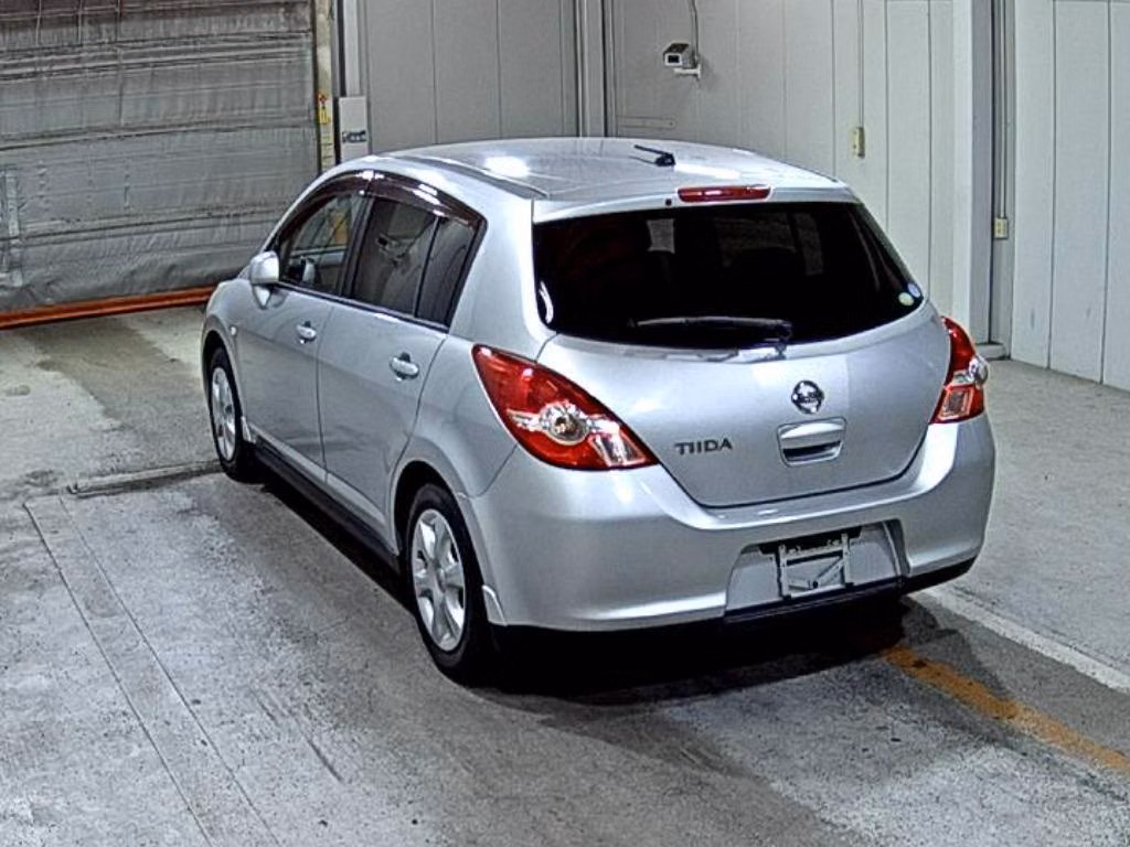 NISSAN TIIDA