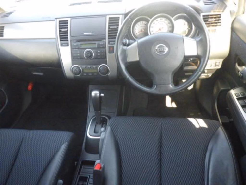 NISSAN TIIDA