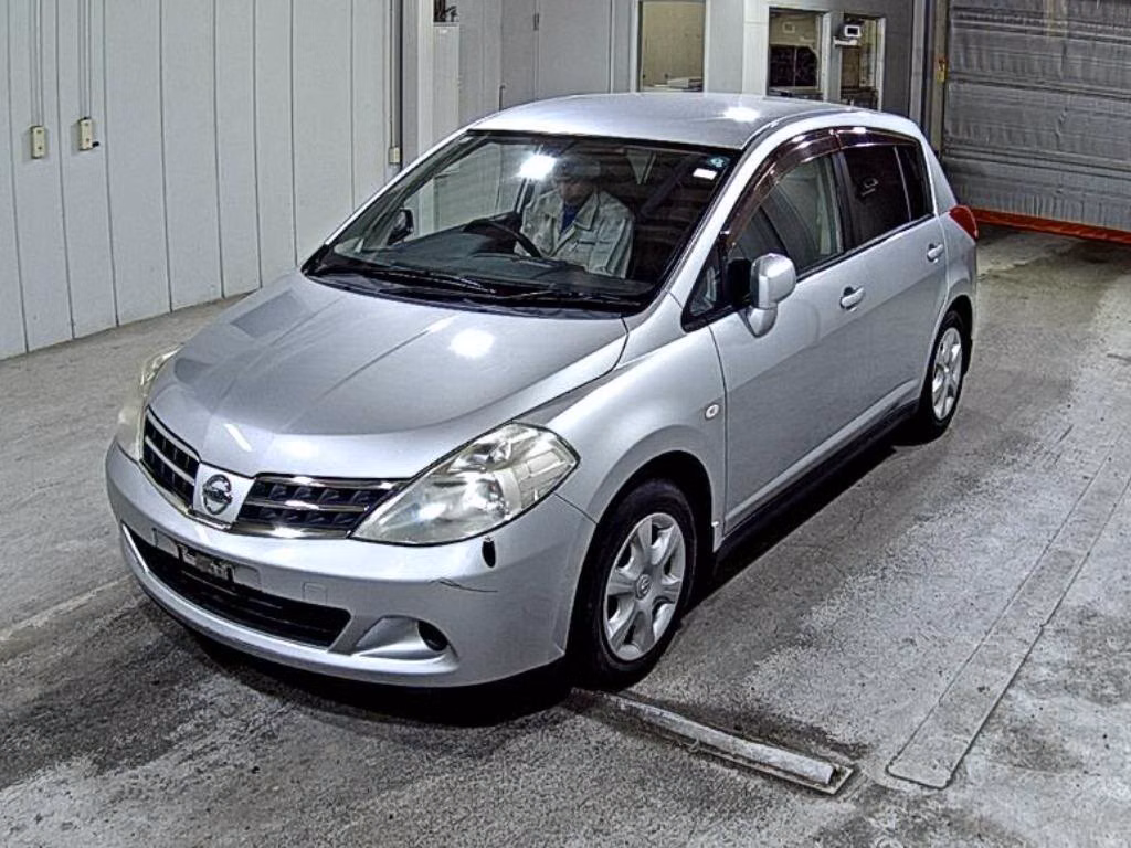NISSAN TIIDA