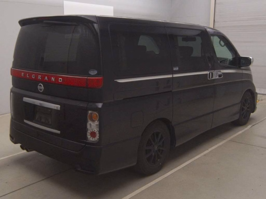 NISSAN ELGRAND