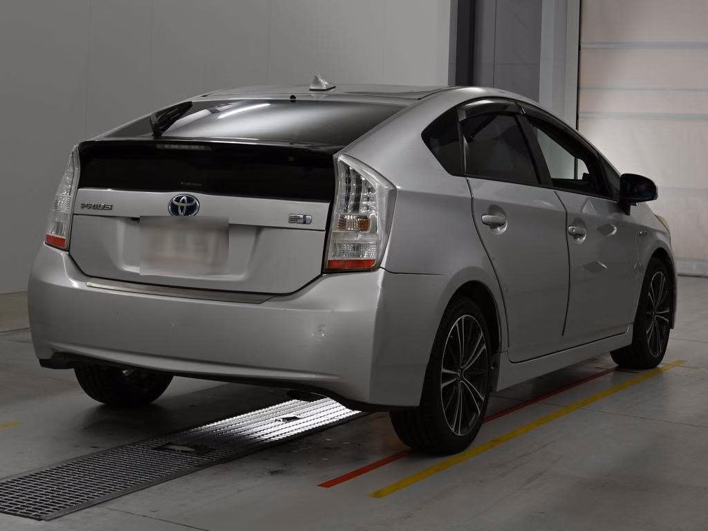 TOYOTA PRIUS