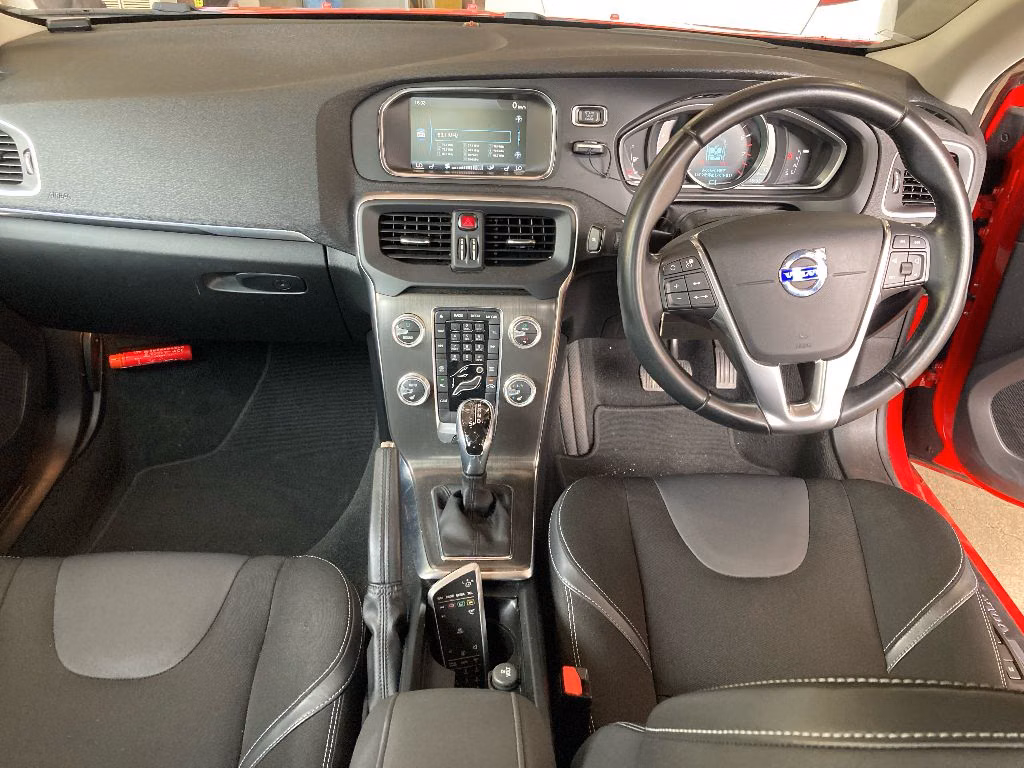 VOLVO V40