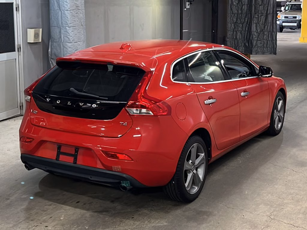 VOLVO V40