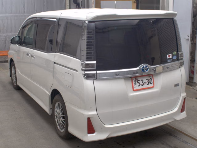 TOYOTA VOXY