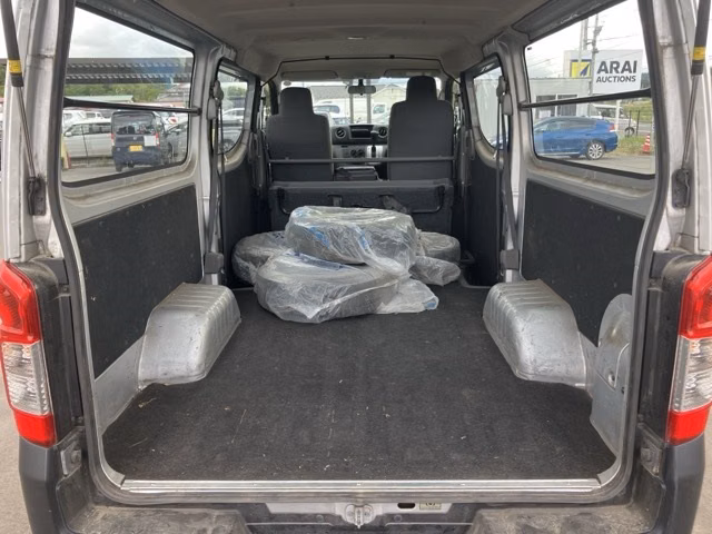 NISSAN NV350 CARAVAN