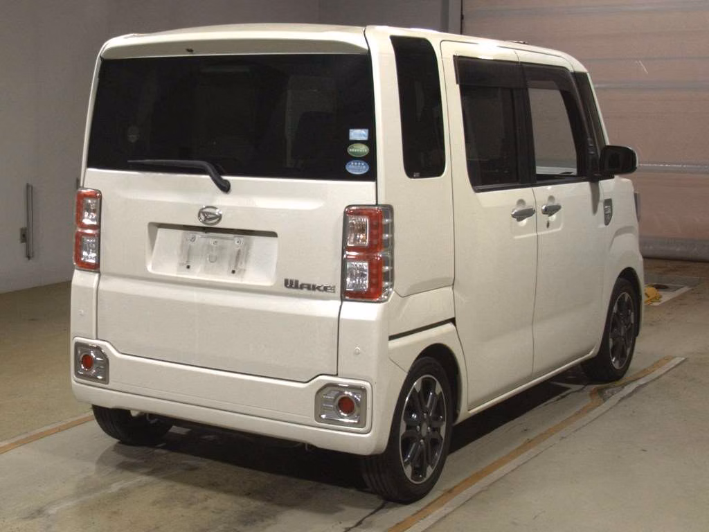 DAIHATSU WAKE