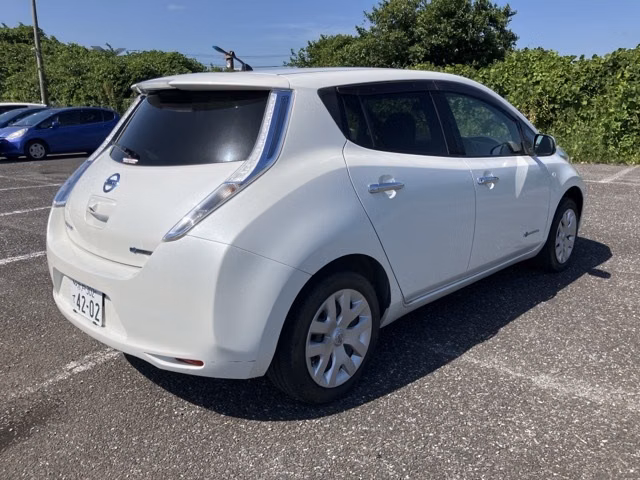 NISSAN LEAF