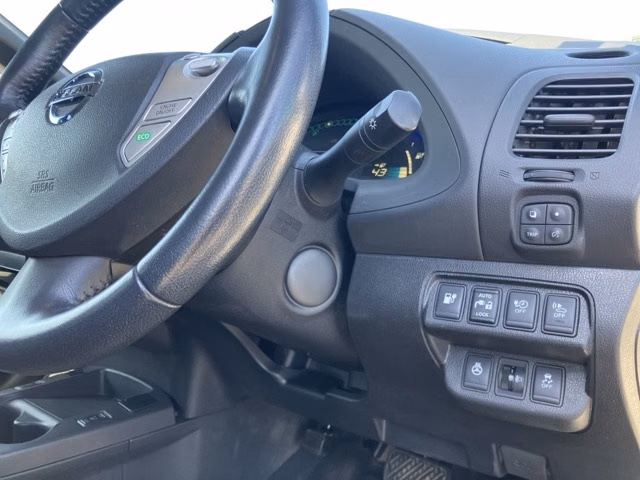 NISSAN LEAF