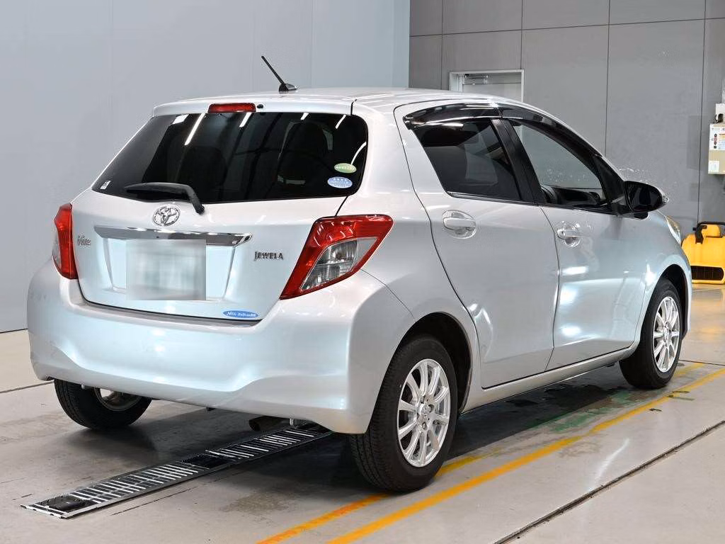 TOYOTA VITZ