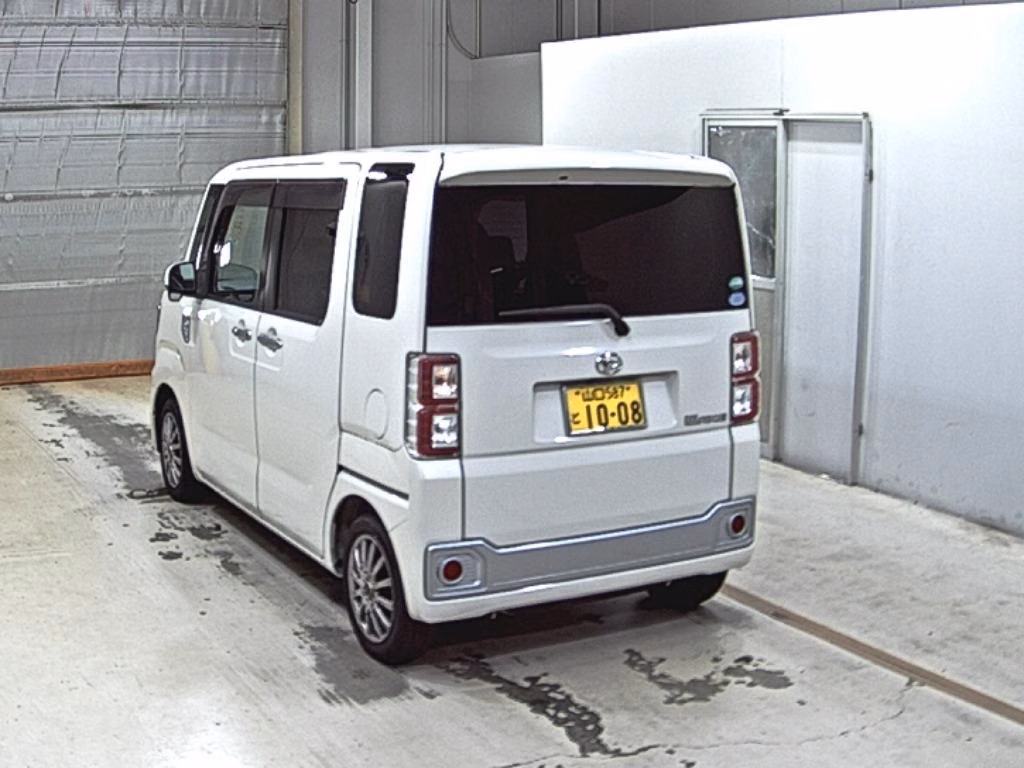 DAIHATSU WAKE