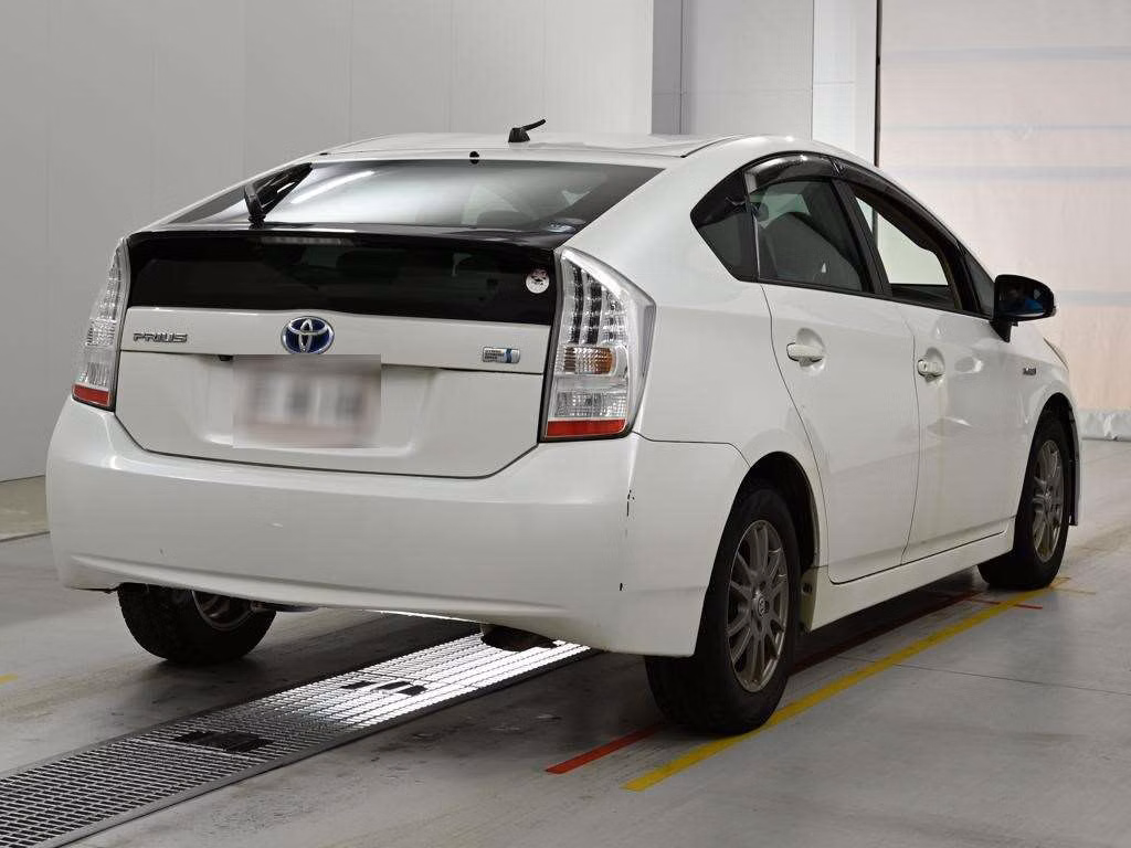 TOYOTA PRIUS