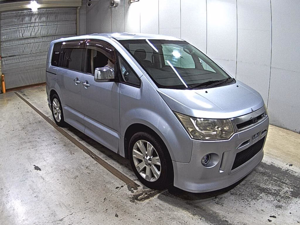 MITSUBISHI DELICA D:5