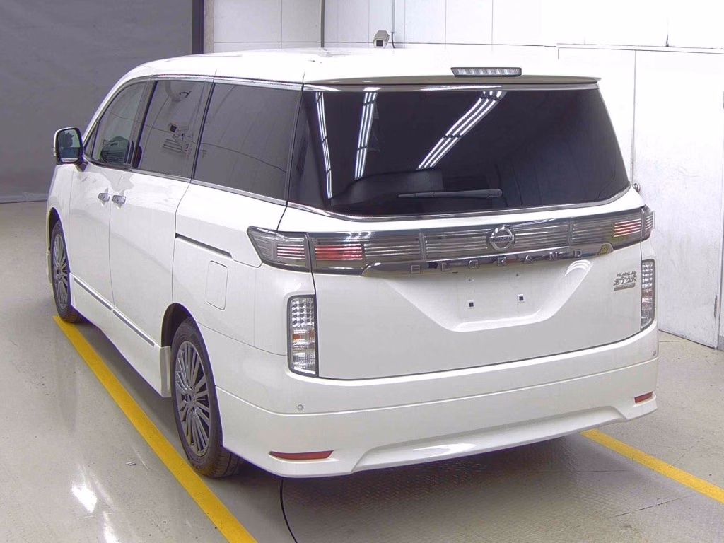 NISSAN ELGRAND