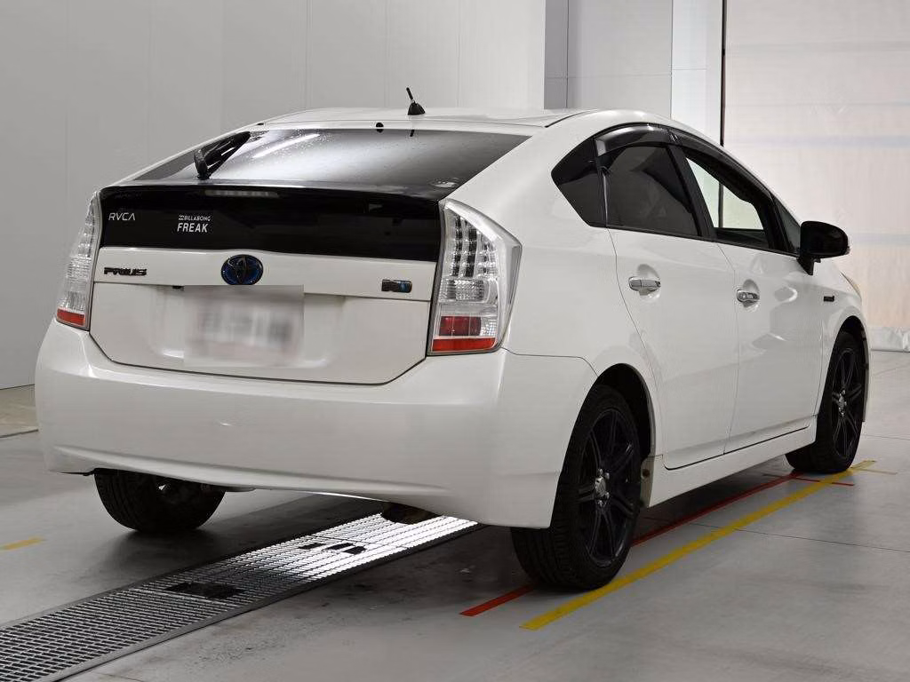 TOYOTA PRIUS