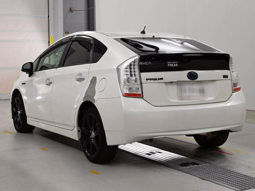 TOYOTA PRIUS