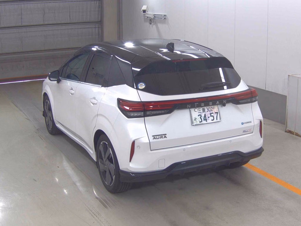 NISSAN AURA