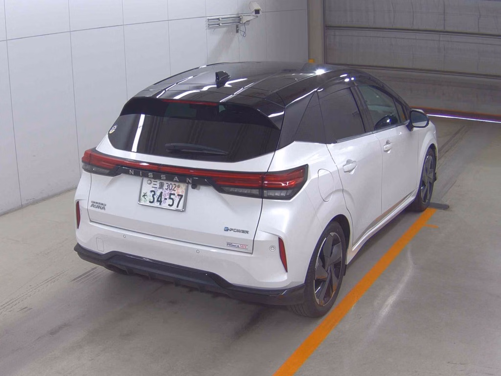 NISSAN AURA
