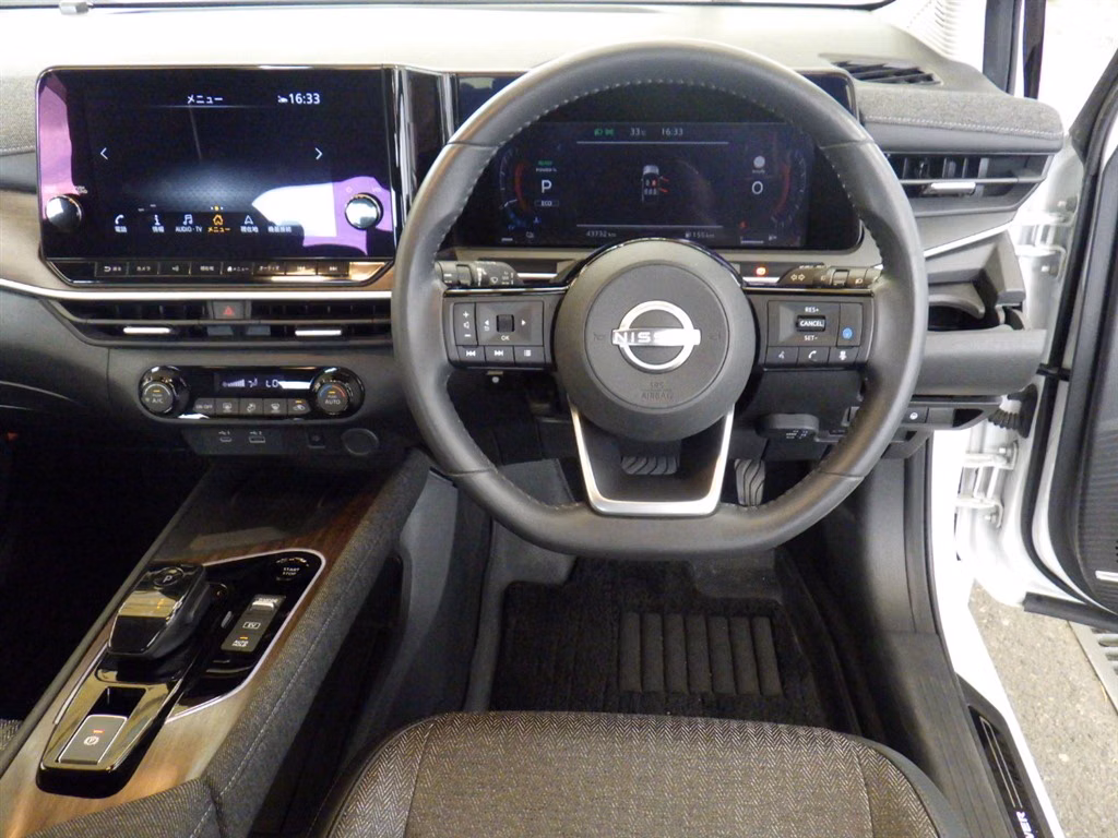 NISSAN AURA