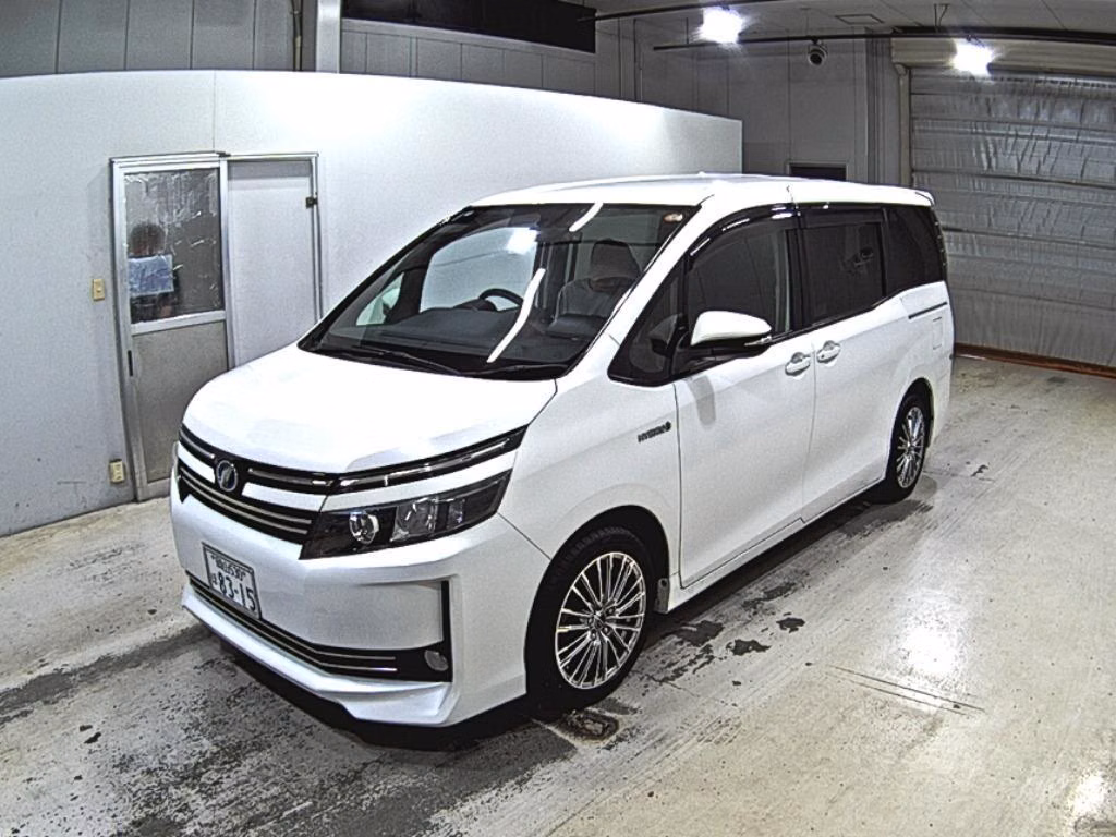TOYOTA VOXY