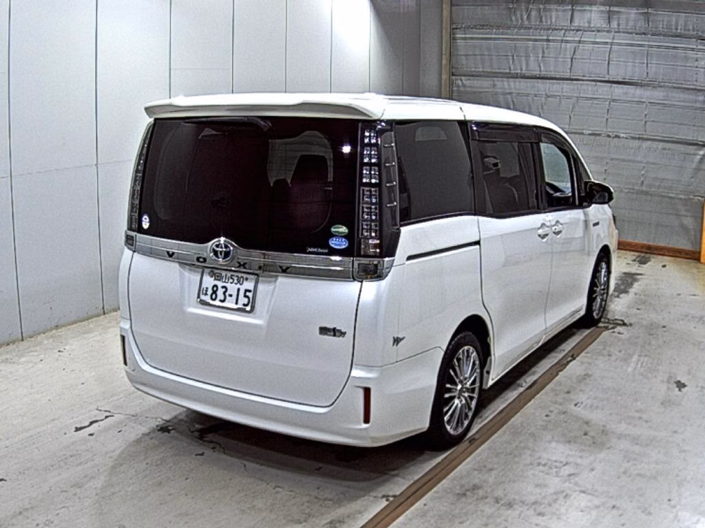 TOYOTA VOXY