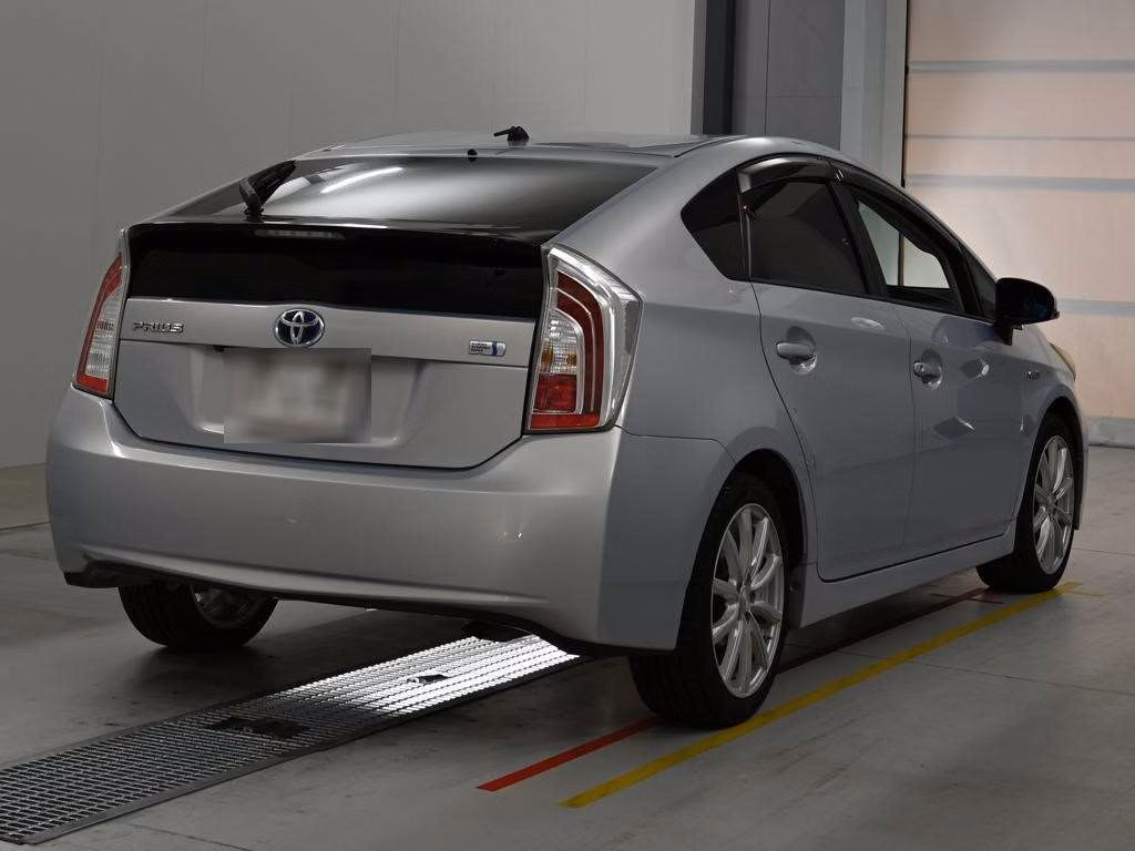 TOYOTA PRIUS