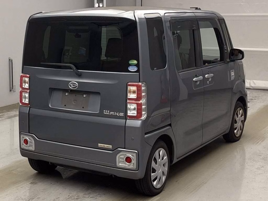 DAIHATSU WAKE