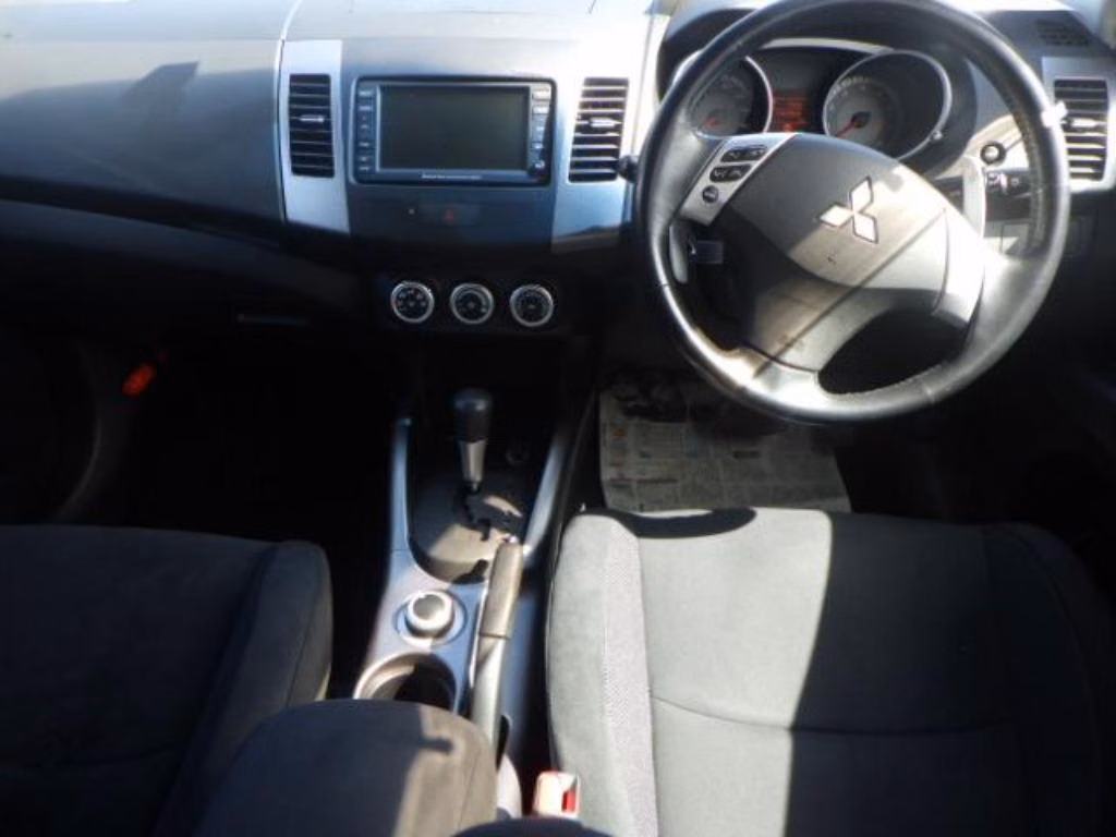 MITSUBISHI OUTLANDER