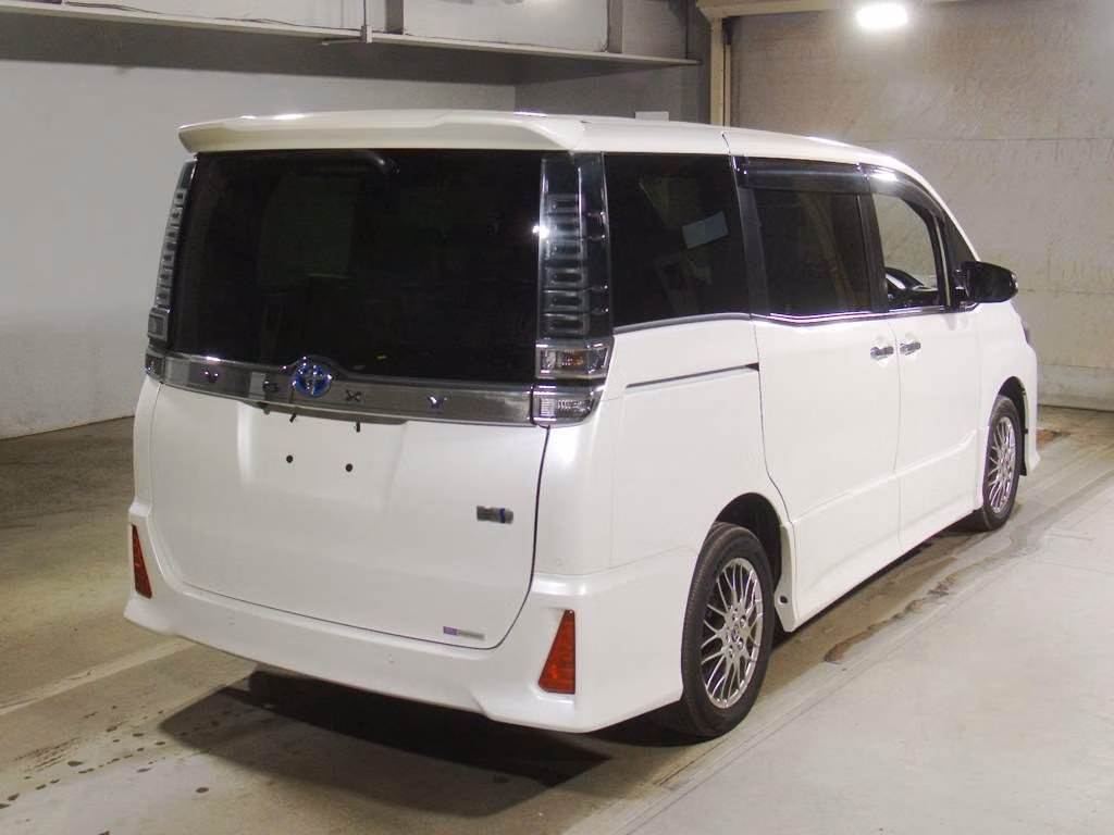 TOYOTA VOXY