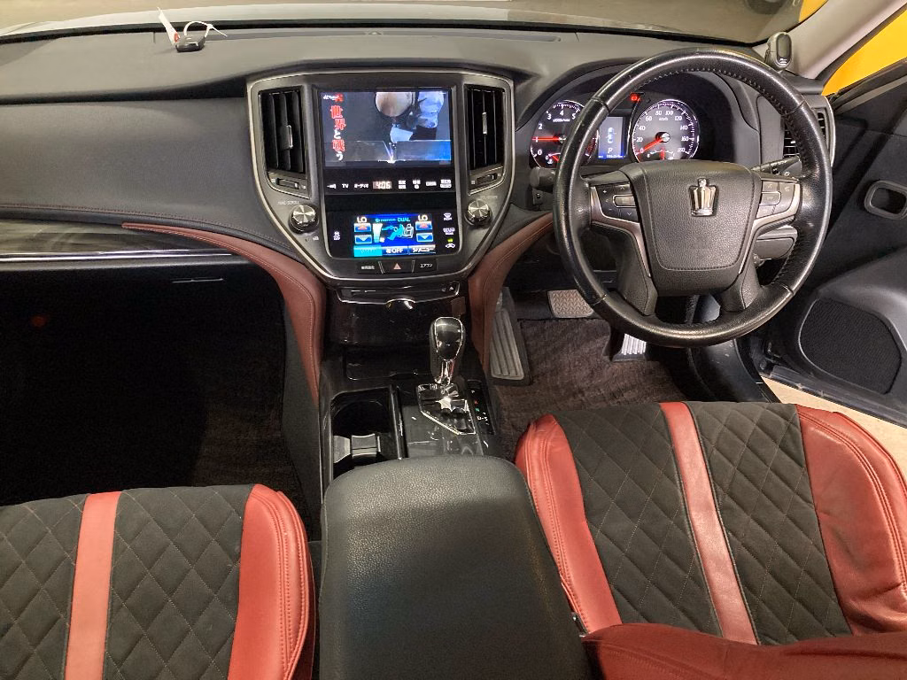 TOYOTA CROWN
