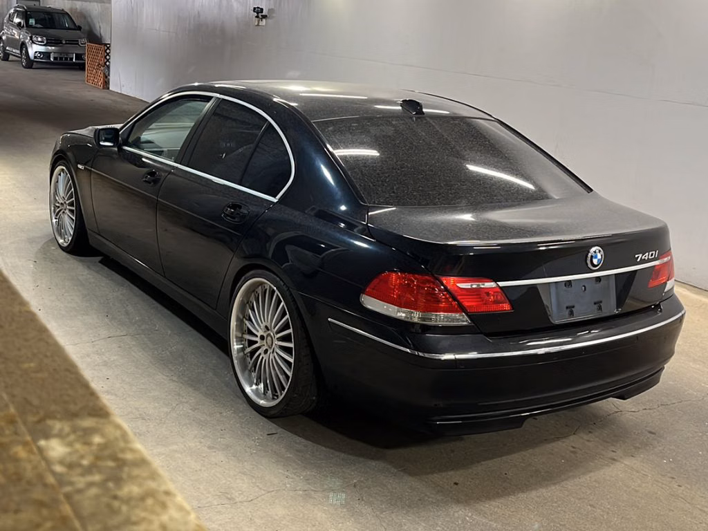 BMW 7-SERIES