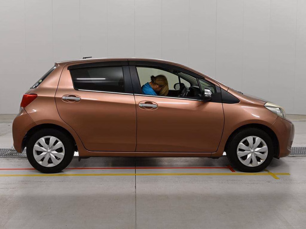 TOYOTA VITZ