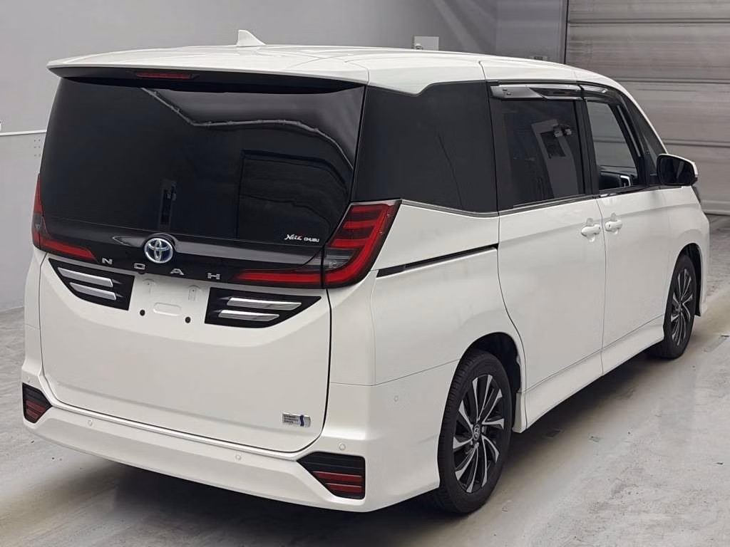 TOYOTA NOAH