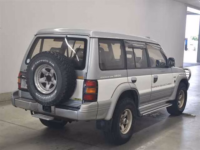 MITSUBISHI PAJERO