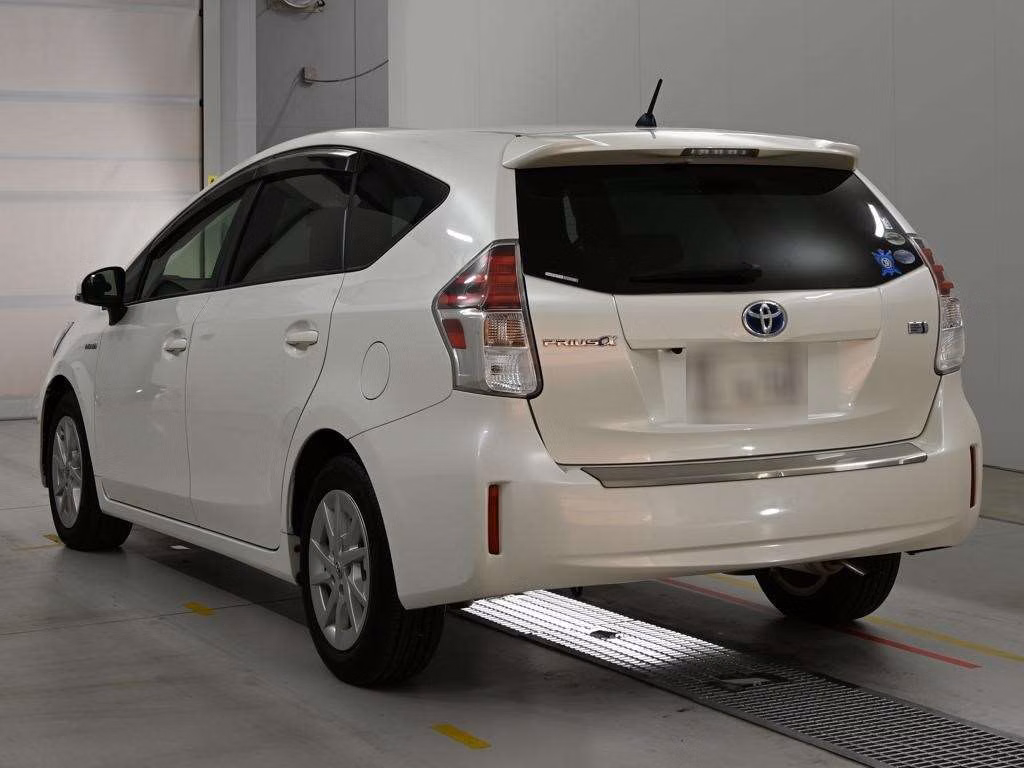 TOYOTA PRIUS ALPHA