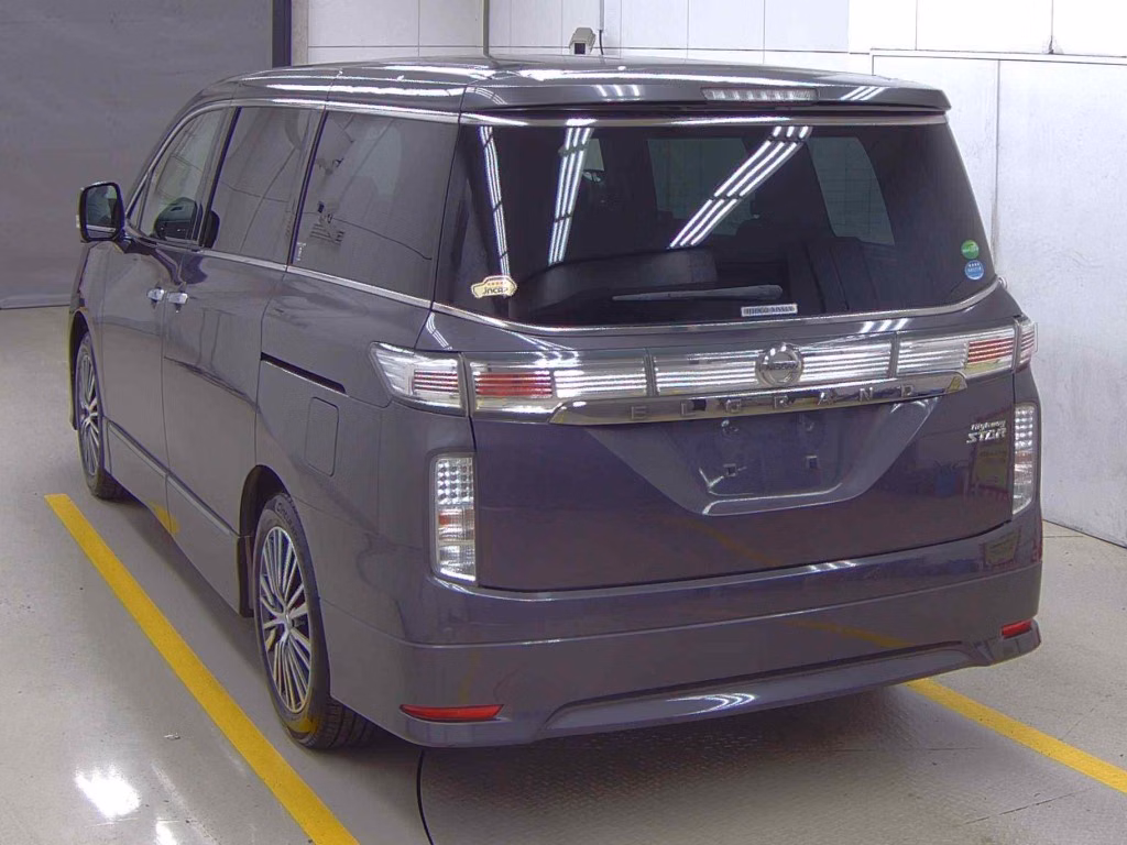 NISSAN ELGRAND