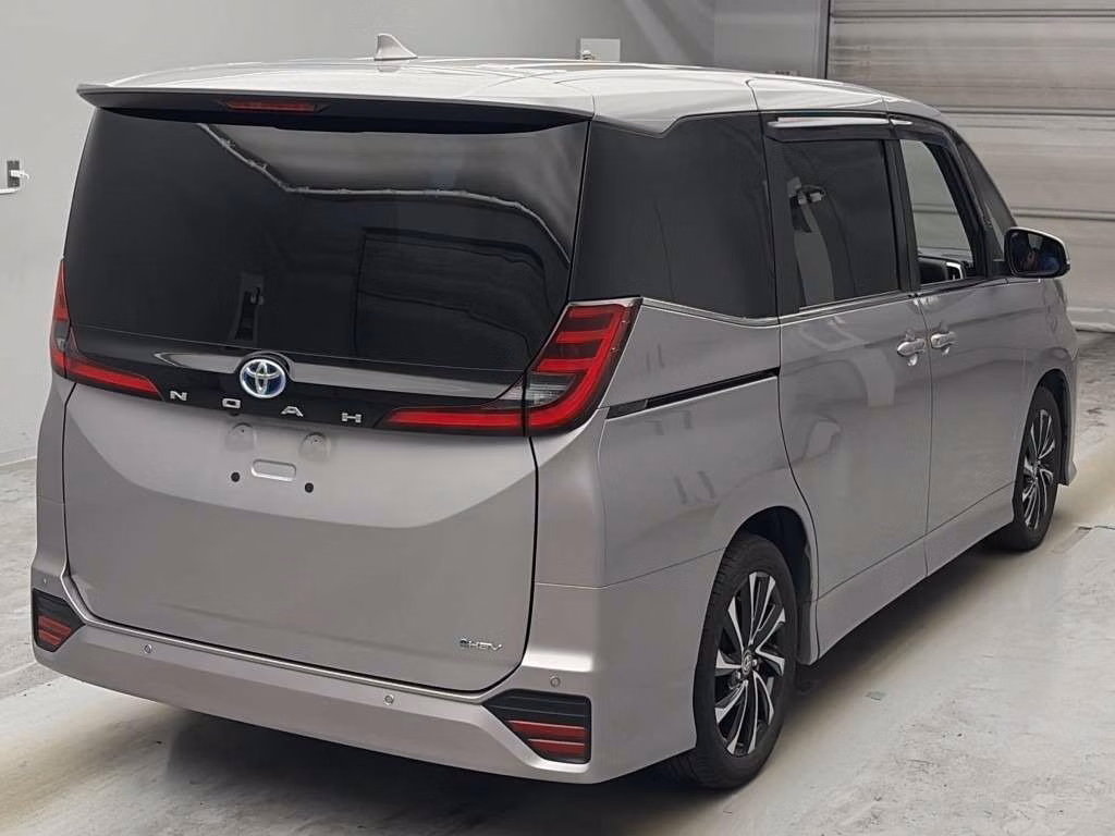 TOYOTA NOAH