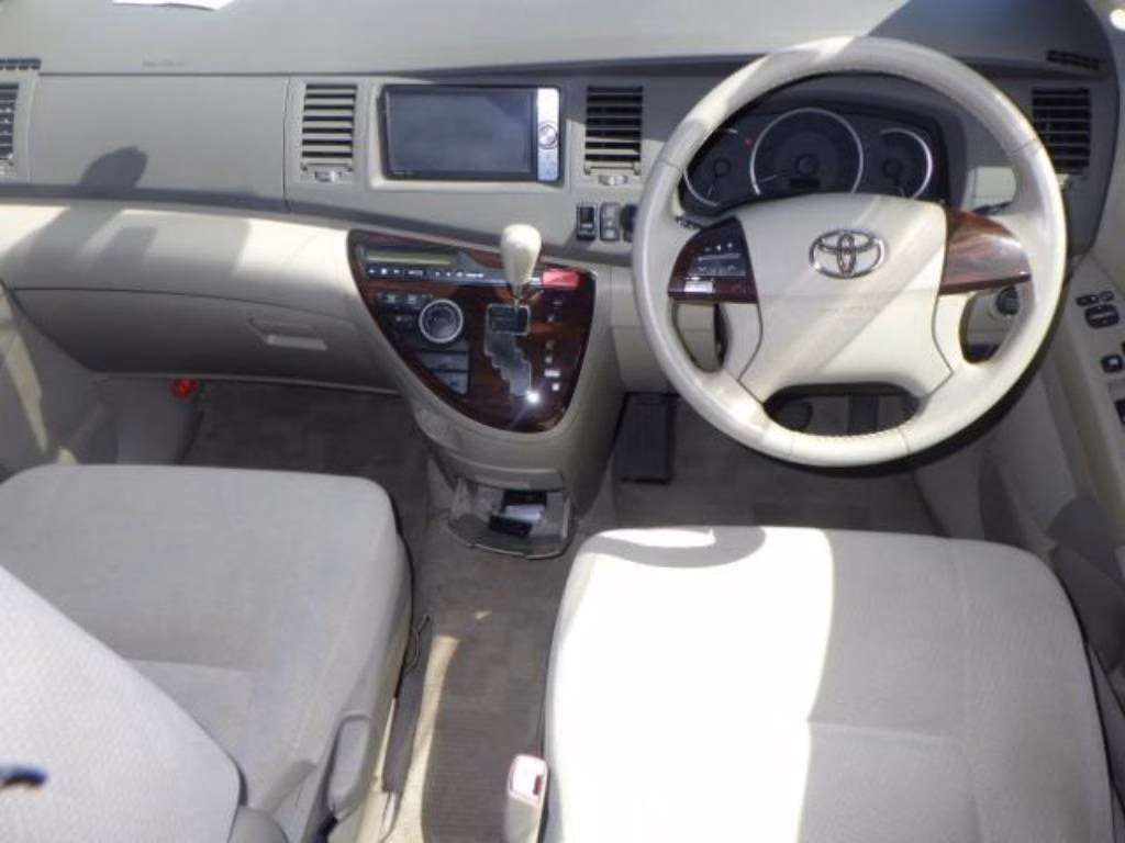 TOYOTA ISIS