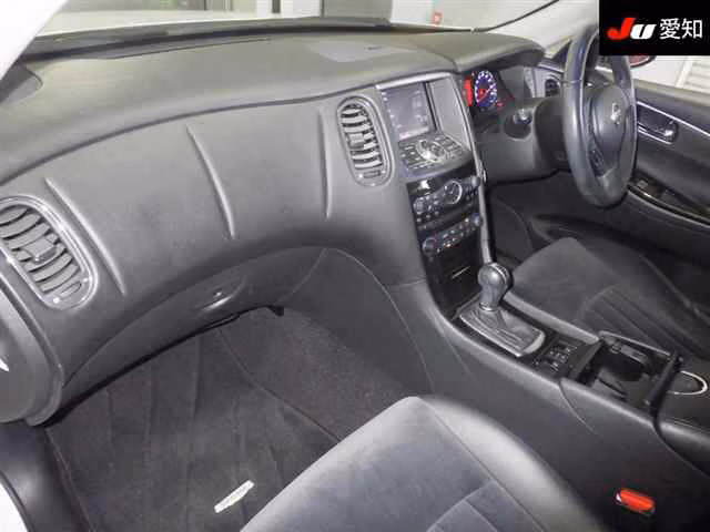 NISSAN SKYLINE CROSSOVER