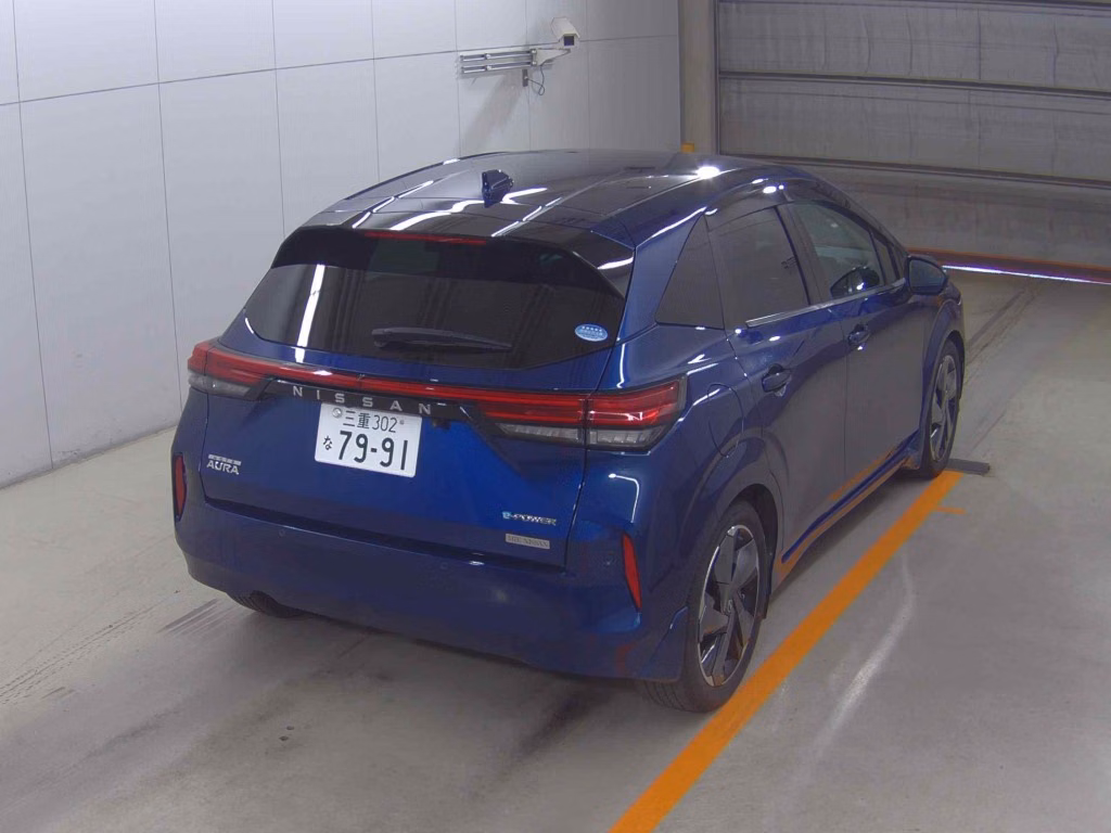 NISSAN AURA