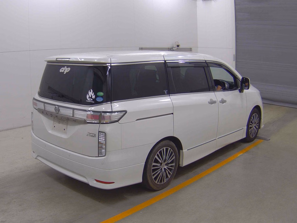 NISSAN ELGRAND