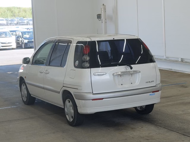 TOYOTA RAUM
