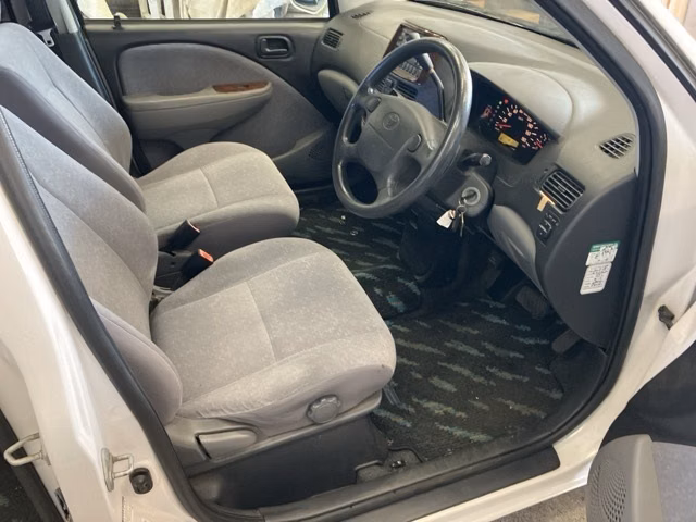 TOYOTA RAUM