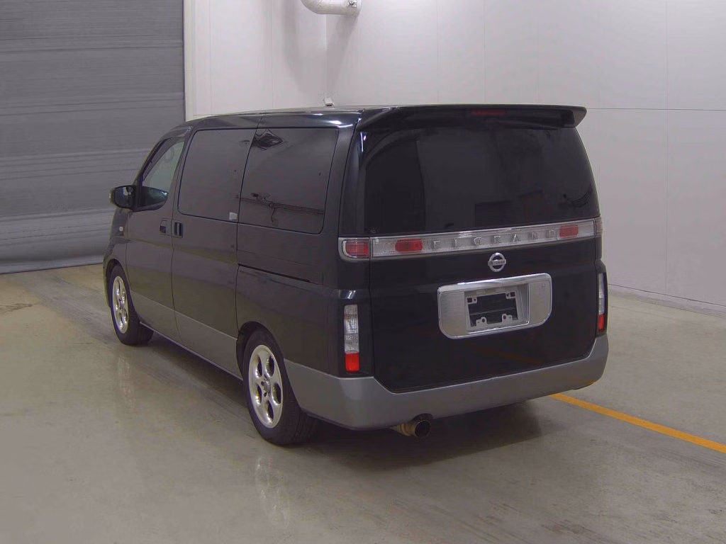 NISSAN ELGRAND