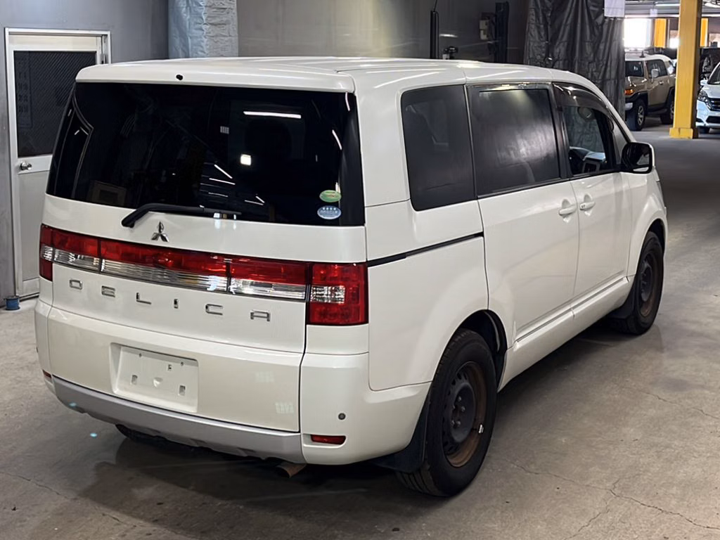 MITSUBISHI DELICA D:5