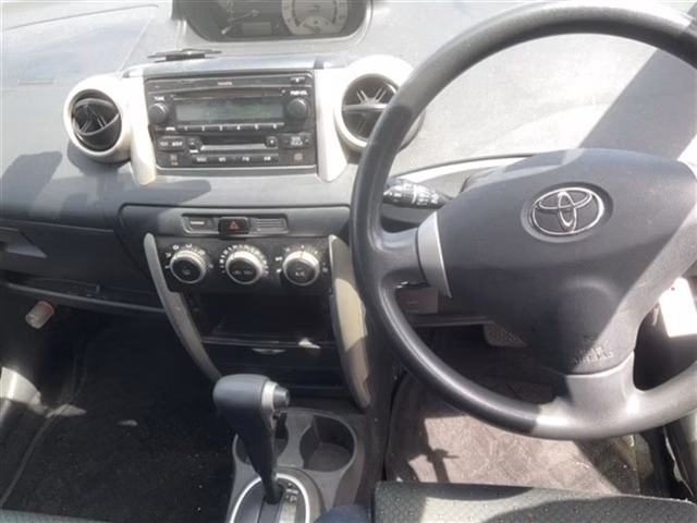 TOYOTA IST